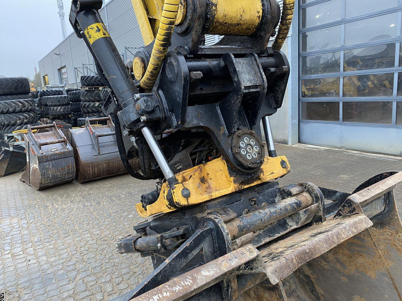 Bæltegravemaskine Komatsu HB365LC-3EO