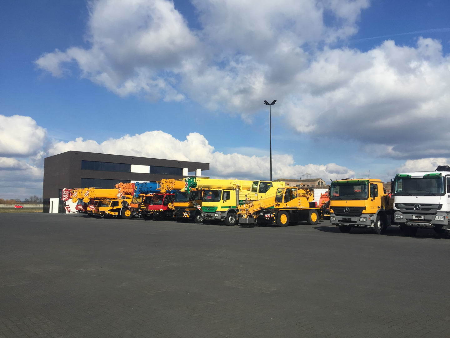 Geurts Trucks B.V. - Trækkere MERCEDES-BENZ - 8x6, luft konditioner undefined: billede 5