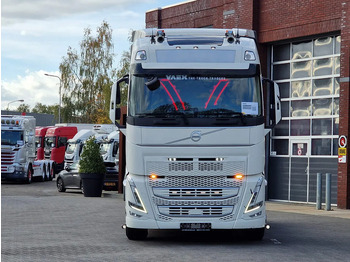 Leje en Volvo FH 13.500 Globetrotter 6x2 - I Save - 3.00 WB - PTO/Hydraulic - Full air - Custom interior Volvo FH 13.500 Globetrotter 6x2 - I Save - 3.00 WB - PTO/Hydraulic - Full air - Custom interior: billede 2 Leje en Volvo FH 13.500 Globetrotter 6x2 - I Save - 3.00 WB - PTO/Hydraulic - Full air - Custom interior Volvo FH 13.500 Globetrotter 6x2 - I Save - 3.00 WB - PTO/Hydraulic - Full air - Custom interior: billede 2