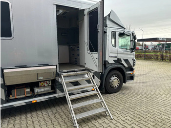Lastbil Scania P230 TOP: multifunct. ruimte met airco (camper?), 22kVA generator, hydr. steunpoten, beloopbaar dak, keuken, APK 10-2026: billede 4 Lastbil Scania P230 TOP: multifunct. ruimte met airco (camper?), 22kVA generator, hydr. steunpoten, beloopbaar dak, keuken, APK 10-2026: billede 4