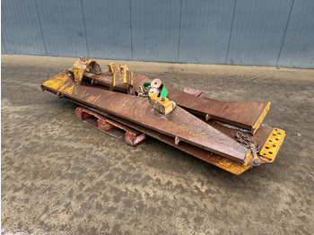 Læssebagsmæk CATERPILLAR