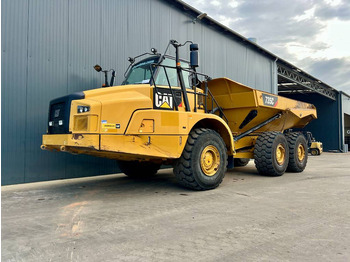 Knækstyret dumper CATERPILLAR
