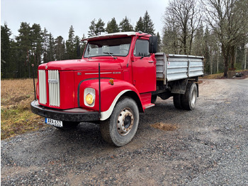 Lastbil med lad SCANIA