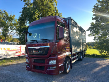 Lastbil med presenning MAN TGX 26.480