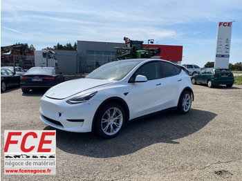 Bil TESLA