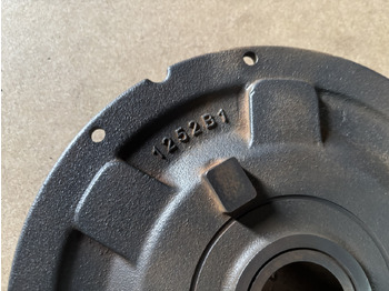 Transmission for Landbrugsmaskine Claas AXION 830 Pokrywa przekładni 00 1134 355 0 , 00 1160 673 0 , 00 1160 675 0: billede 2 Transmission for Landbrugsmaskine Claas AXION 830 Pokrywa przekładni 00 1134 355 0 , 00 1160 673 0 , 00 1160 675 0: billede 2