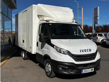 Leje en  Caja cerrada con plataforma elevadora IVECO 35C14 20m3 con puerta lateral Caja cerrada con plataforma elevadora IVECO 35C14 20m3 con puerta lateral: billede 3