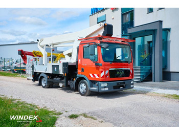 Lastbil med mandskabslift RUTHMANN