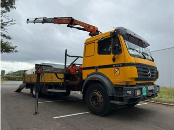 Lastbil med kran MERCEDES-BENZ