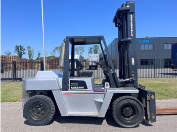 Diesel gaffeltruck NISSAN