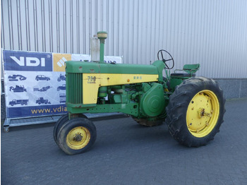 Traktor JOHN DEERE