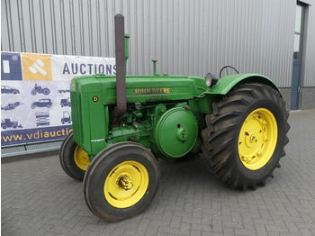 Traktor JOHN DEERE