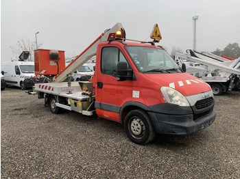 Lastbil med mandskabslift IVECO Daily