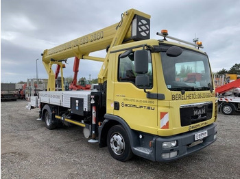 Lastbil med mandskabslift RUTHMANN