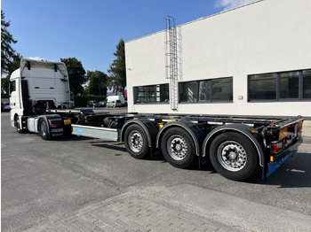 Containerbil/ Veksellad sættevogn D-TEC