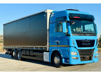 Lastbil med presenning MAN TGX