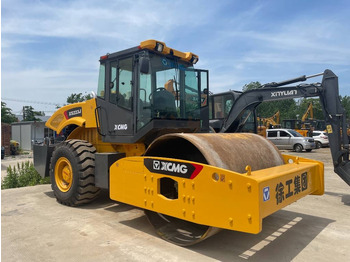 Kompaktor XCMG XS223J