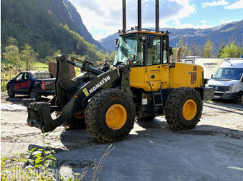 Gummihjulslæsser KOMATSU WA320