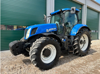 Traktor NEW HOLLAND T7.235
