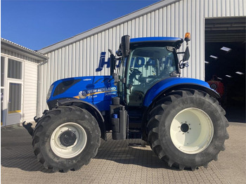 Traktor NEW HOLLAND T7.225