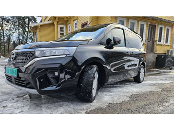 Bil NISSAN