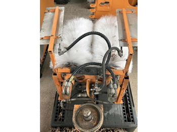 Børste til fejemaskiner