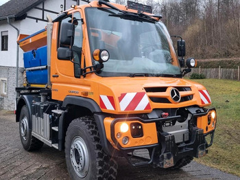 Snerydningsmaskine UNIMOG