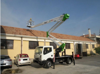 Lastbil med mandskabslift RENAULT Maxity 130