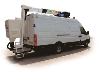 Lastbil med mandskabslift COMET