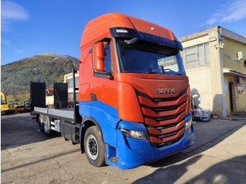 Lastbil med lad IVECO S-WAY