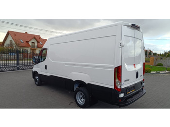 Interior photo 1: Varevogn Iveco Daily 35C13 Blaszak L3H2 na bliźniakach VAT 23 Interior photo 1: Varevogn Iveco Daily 35C13 Blaszak L3H2 na bliźniakach VAT 23