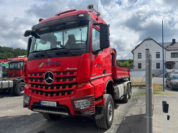 Lastbil med kran MERCEDES-BENZ Arocs