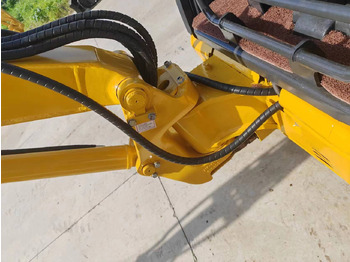 Minigravemaskine komatsu PC35: billede 4 Minigravemaskine komatsu PC35: billede 4