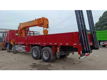 Lastbil med kran HOWO    XCMG HOWO 375 chassis  ,XCMG QY16D: billede 4