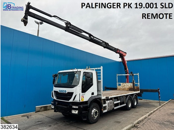 Lastbil med lad IVECO Trakker