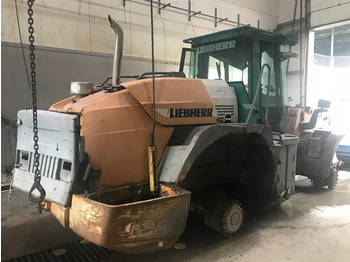 Gummihjulslæsser LIEBHERR L 544