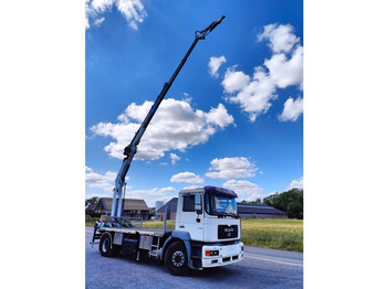 Lastbil med lad MAN F2000