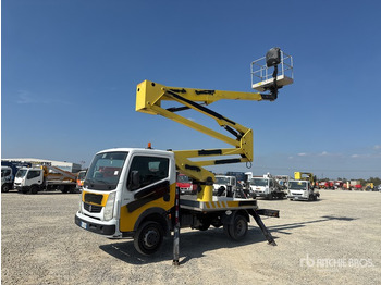 Lastbil med mandskabslift RENAULT Maxity 110