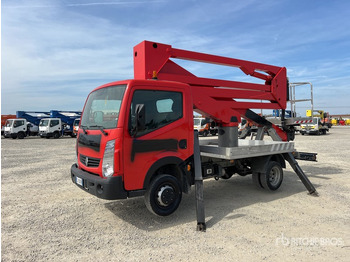 Lastbil med mandskabslift RENAULT Maxity