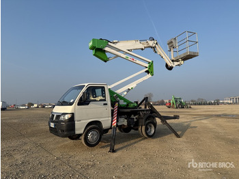 Lastbil med mandskabslift COMET