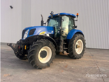 Traktor NEW HOLLAND T7000