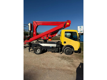 Lastbil med mandskabslift