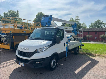 Lastbil med mandskabslift SOCAGE