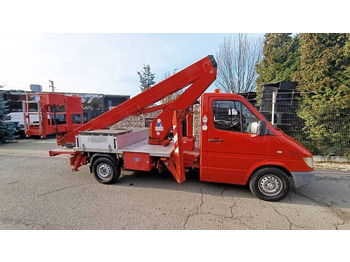 Lastbil med mandskabslift RUTHMANN