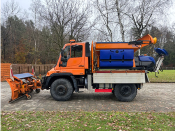 Lastbil UNIMOG U400