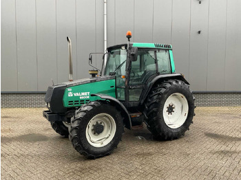Traktor VALMET