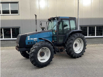 Traktor VALMET
