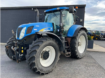 Traktor NEW HOLLAND T7000