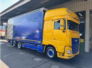 Lastbil med presenning DAF XF 530