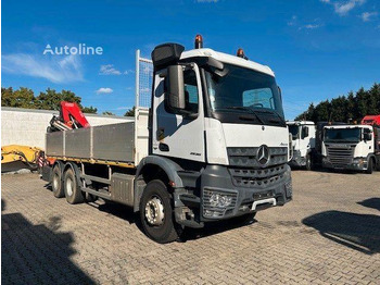 Leje en Mercedes-Benz Arocs 2636 - Flatbed truck + crane Mercedes-Benz Arocs 2636 - Flatbed truck + crane: billede 1